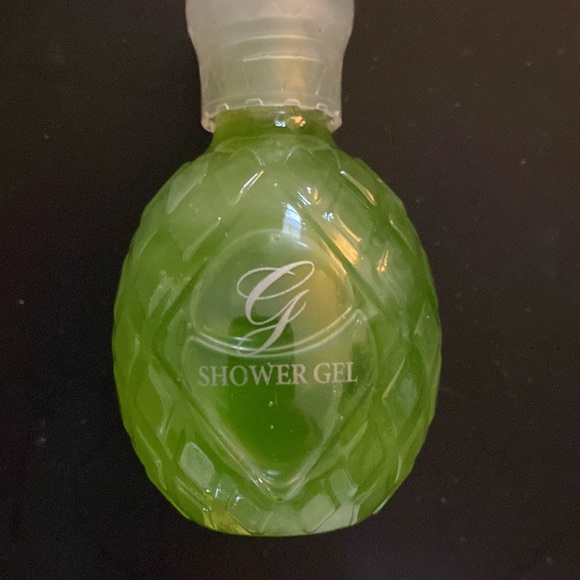 The Greenbrier Collection Bath and Body products Selection - 6 bottles & 2 soaps - Picture 6 of 6